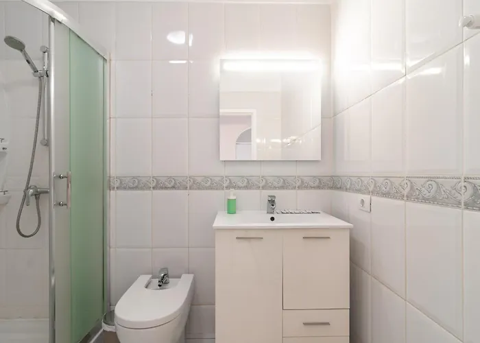 Spacious 2 Bdr Heated Pool, Garage