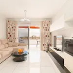 Spacious 2 Bdr Heated Pool, Garage Playa de las Américas
