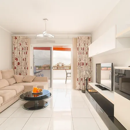 Spacious 2 Bdr Heated Pool, Garage Playa de las Americas (Tenerife)