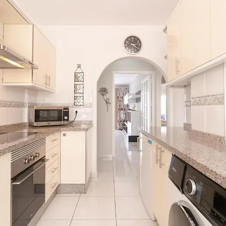 Apartamento Spacious 2 Bdr Heated Pool, Garage Playa de las Americas (Tenerife)